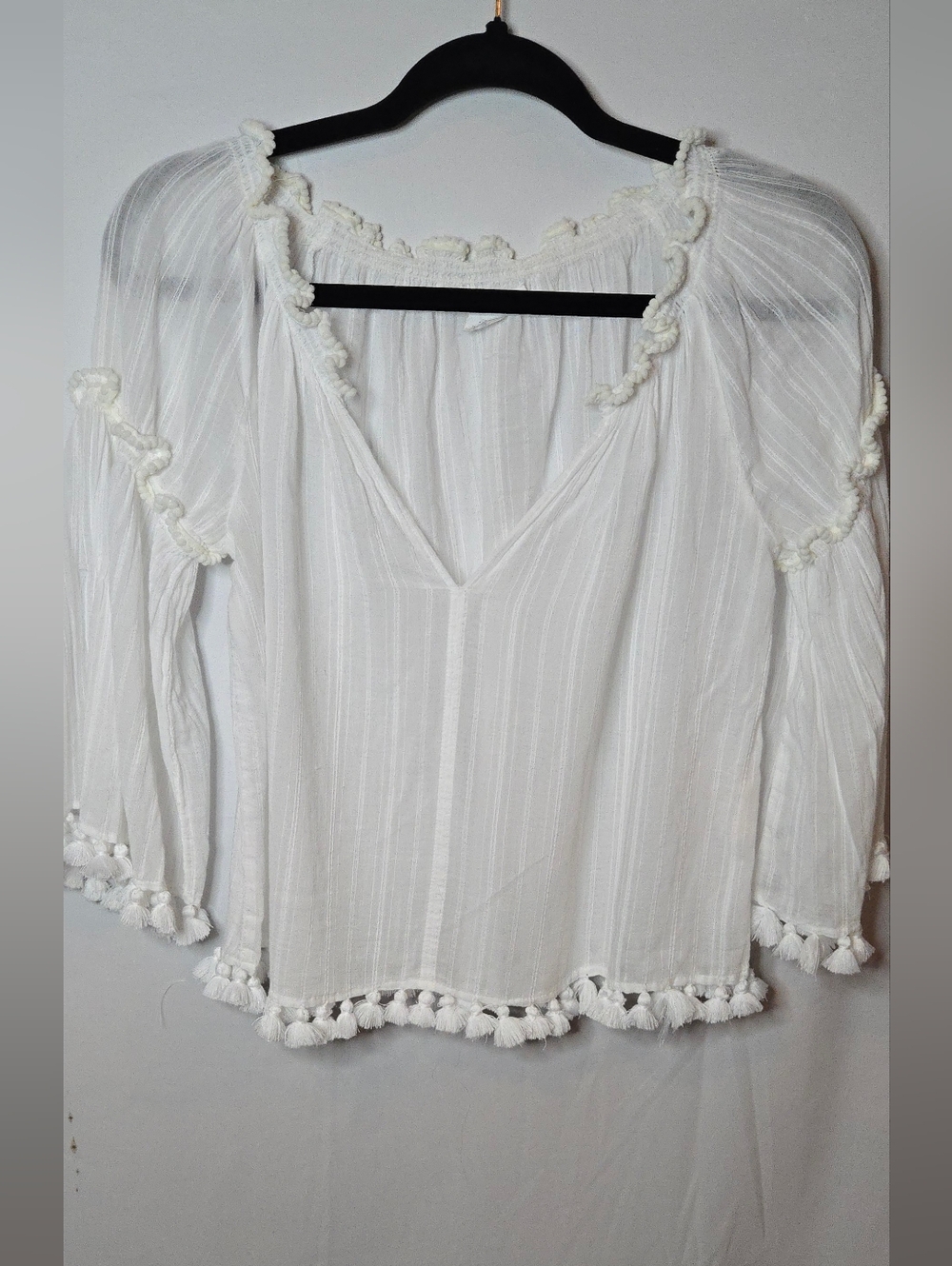 Club Monaco White Tassel-Hem Women's XS V-Neck Gauze Sheer Flowy Boho Blouse